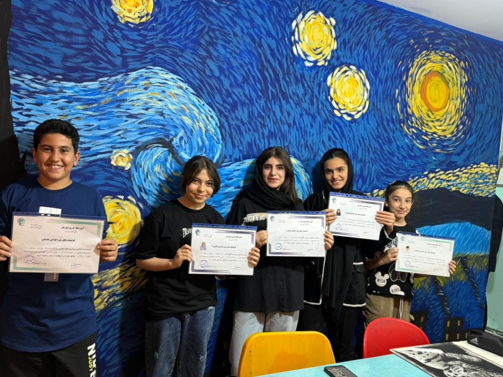 اهدای گواهی نامه پایان دوره به هنرجویان شرکت کننده در آزمون